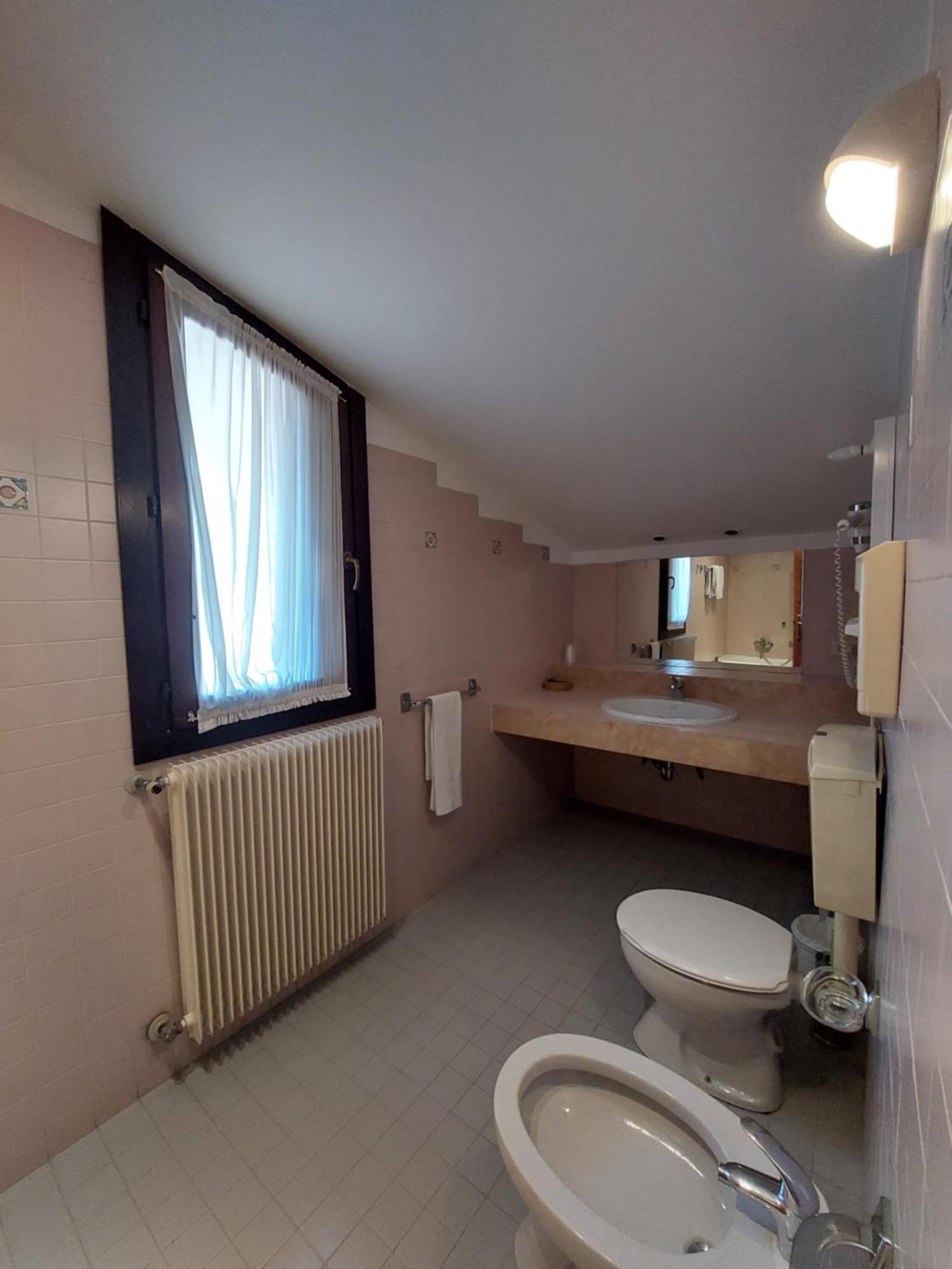 מונטבלונה Albergo Alla Pineta מראה חיצוני תמונה