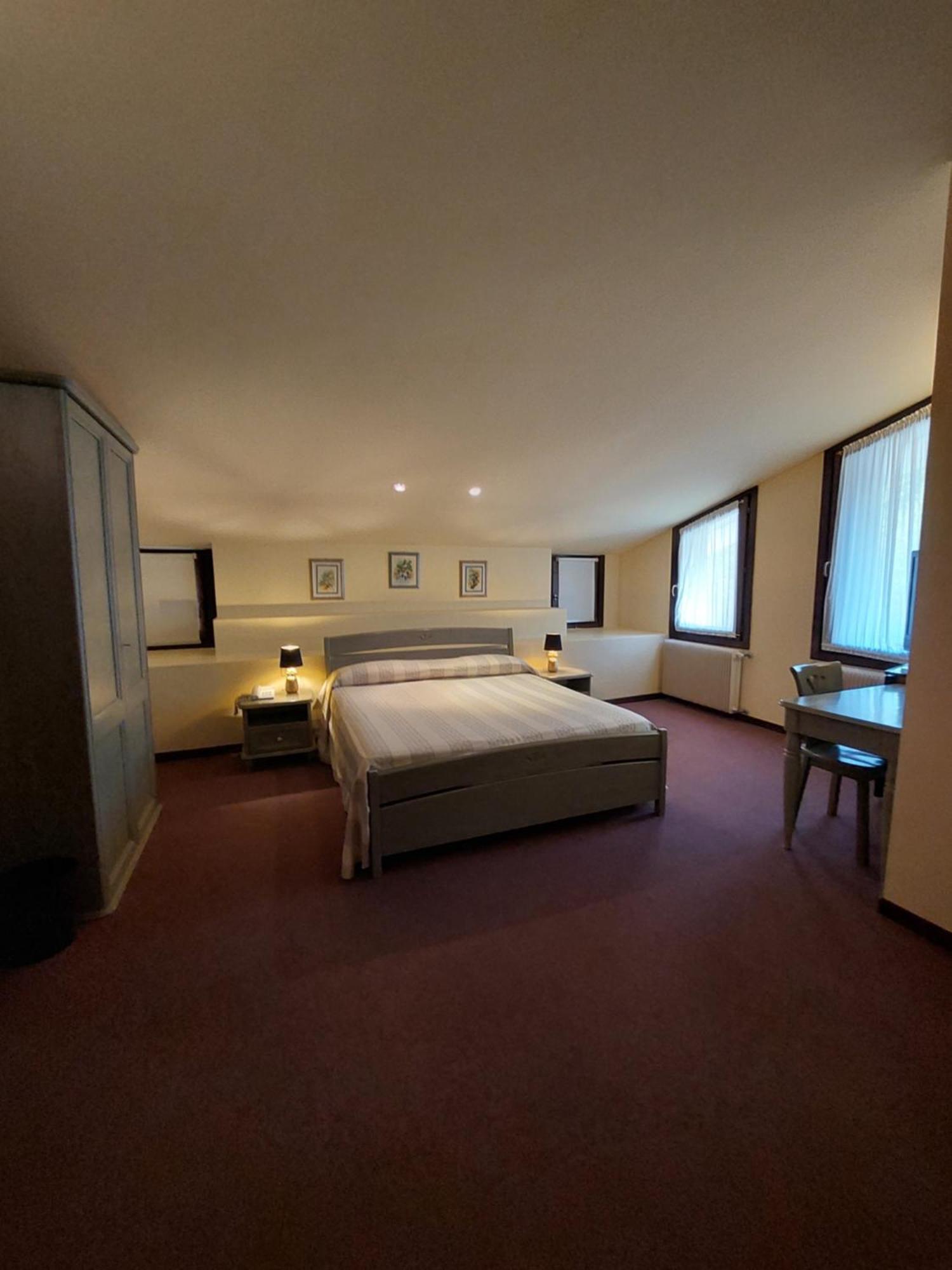 מונטבלונה Albergo Alla Pineta מראה חיצוני תמונה
